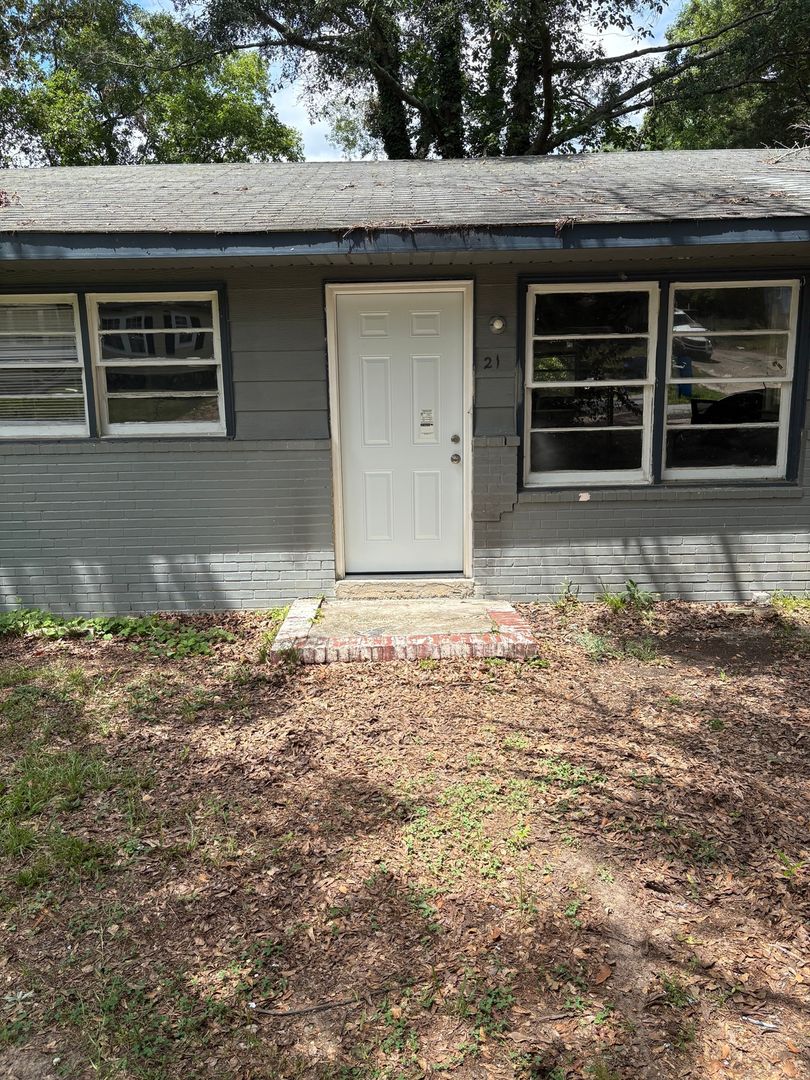 Columbus House: 21 Patch Dr