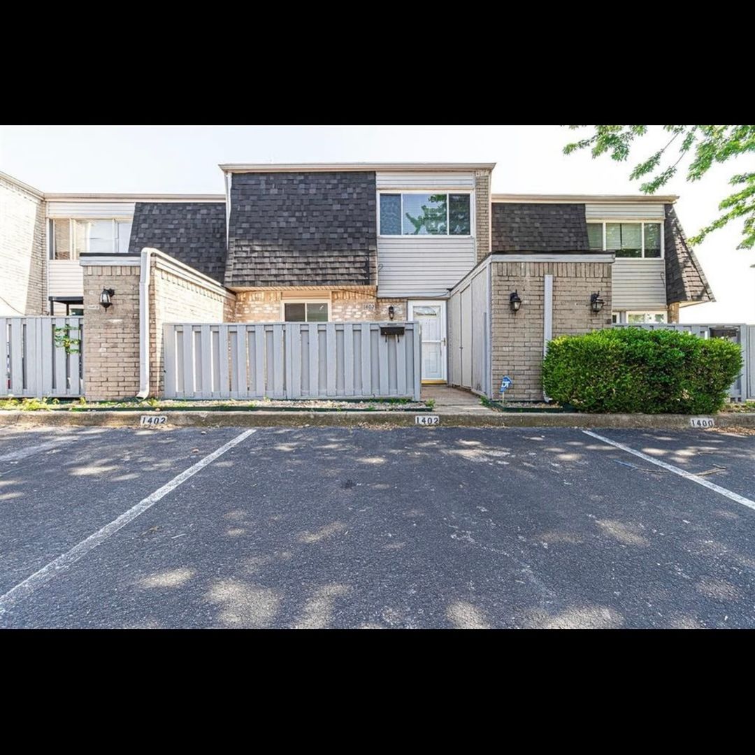 Norman Condo: 1402 Bill Carrol Dr