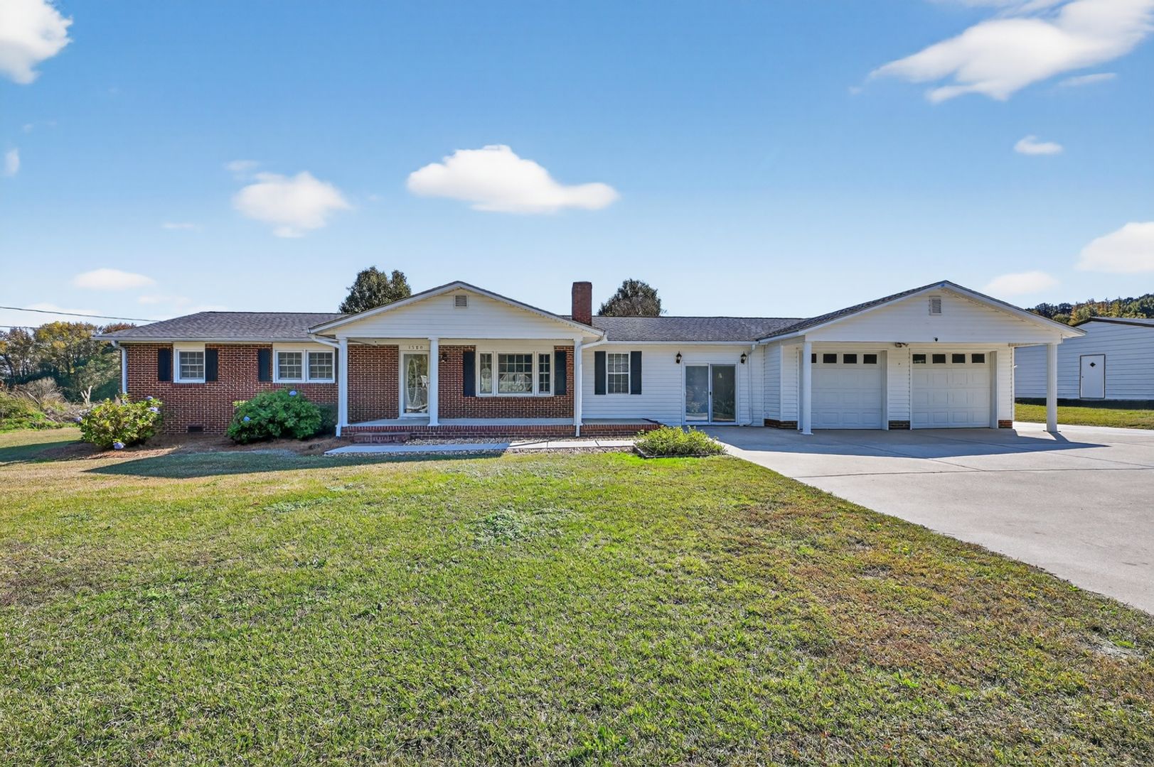 Benson House: 1580 N Honeycutt St