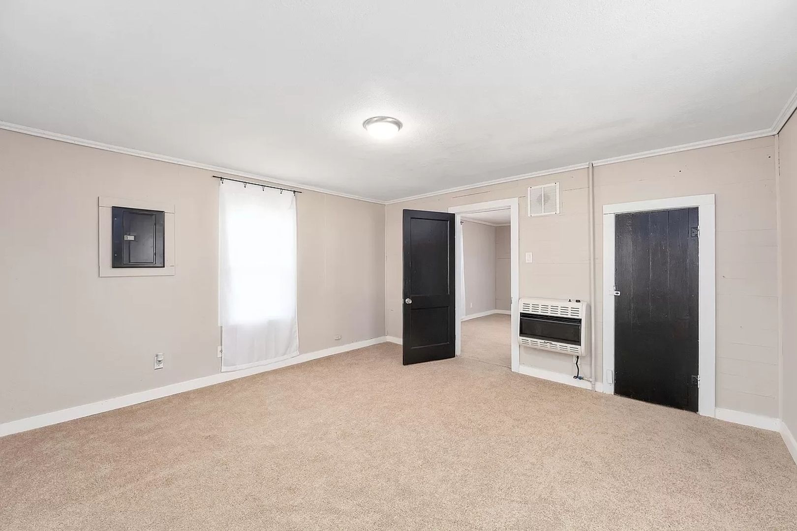 Milan House: 1031 N Harris St