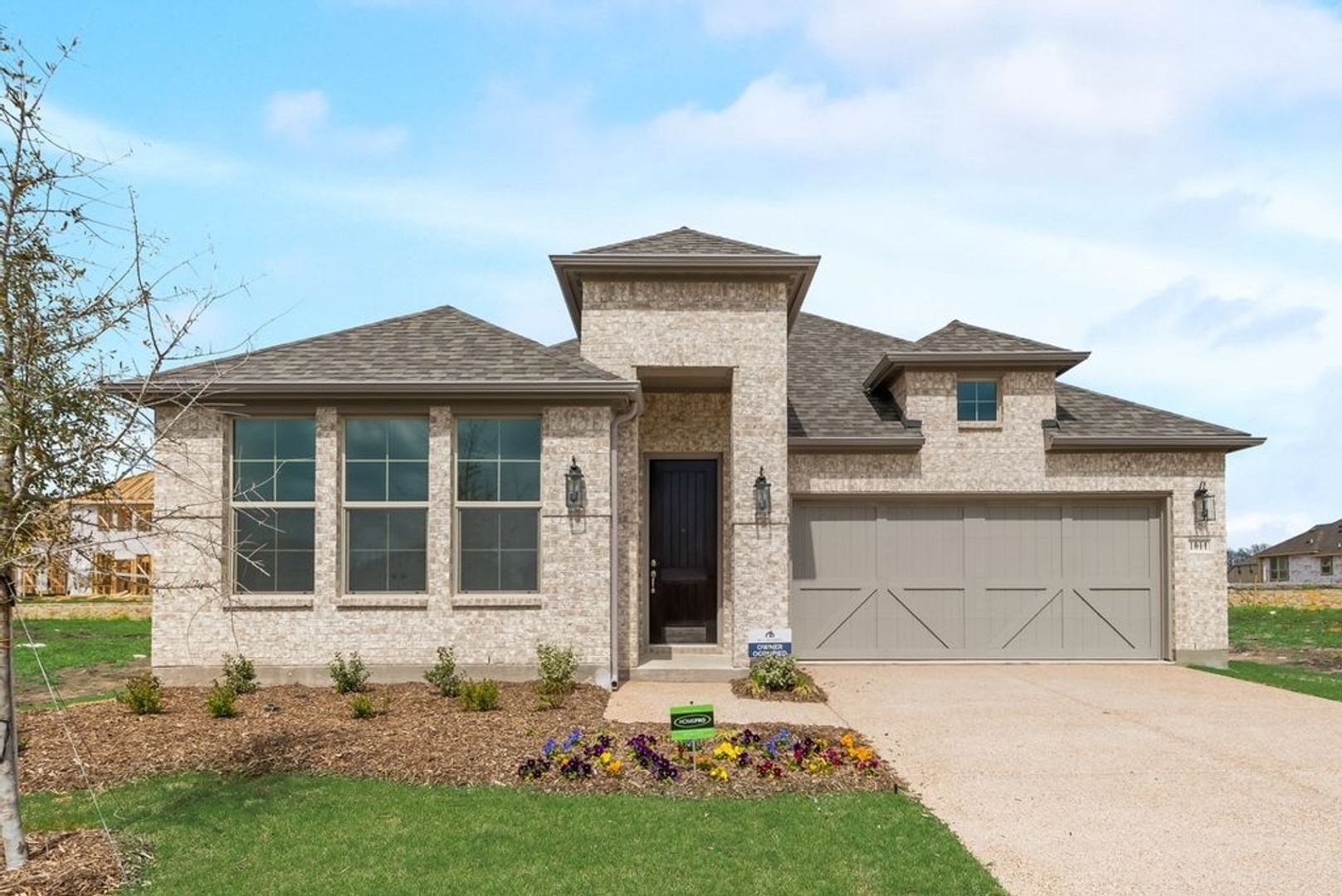 Melissa House: 1011 Hickory Chase Ln