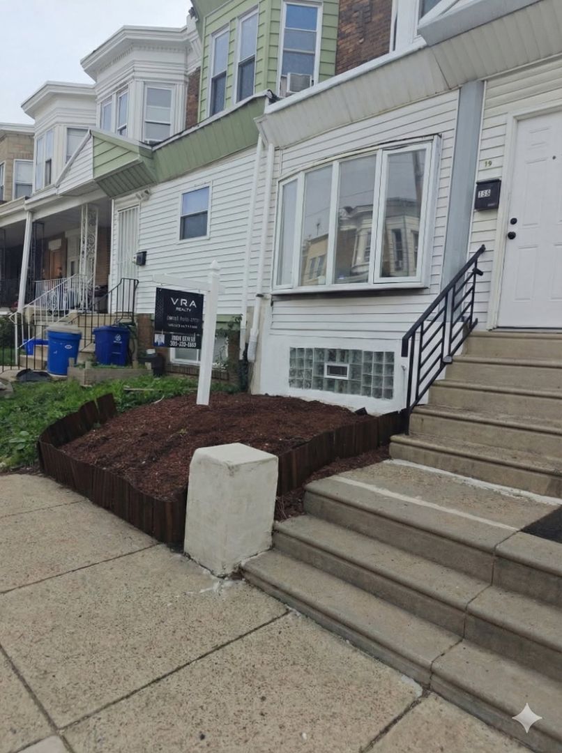 Philadelphia Townhome: 156 W Albanus St