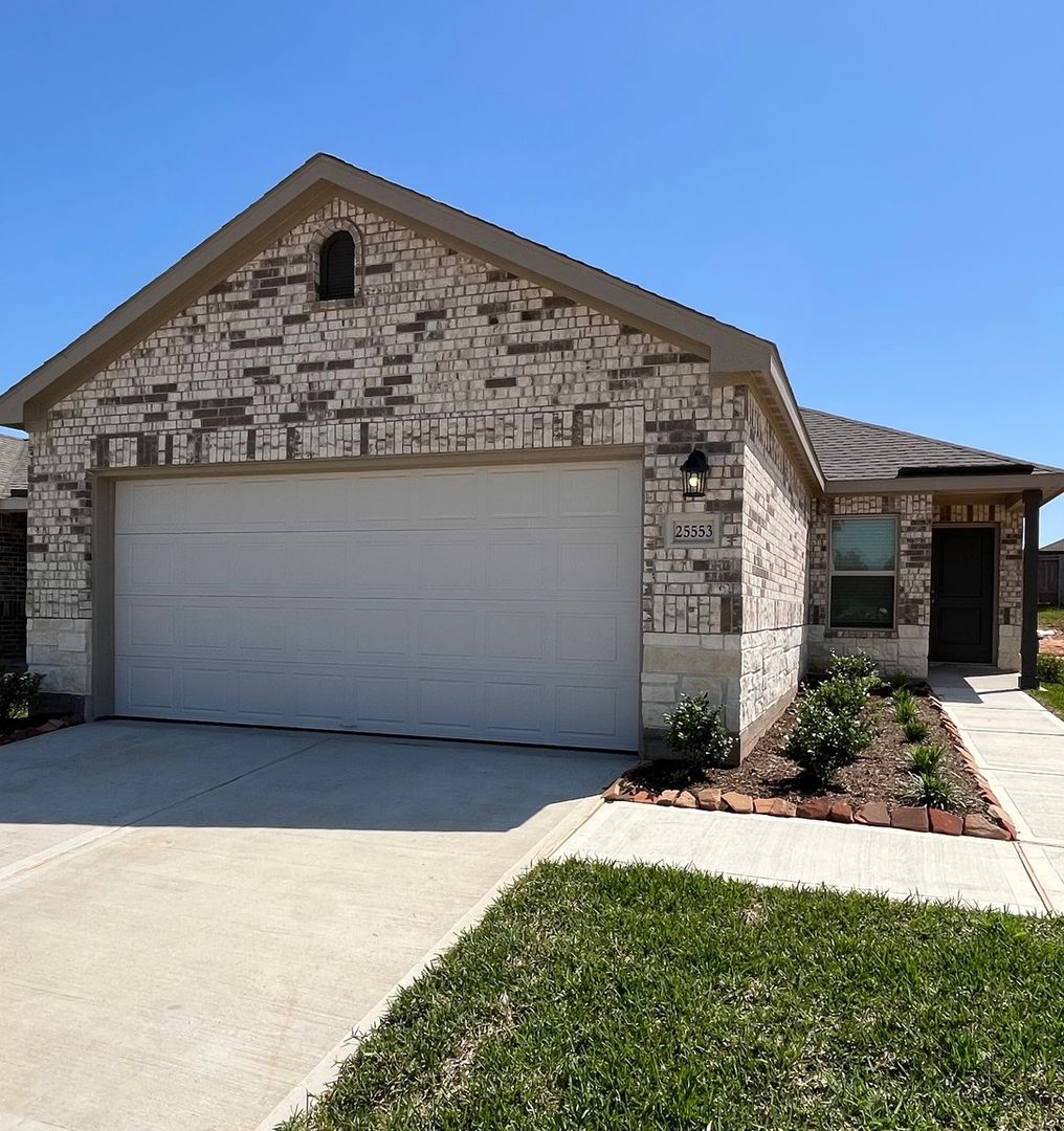 Montgomery House: 25553 Blossom Ct
