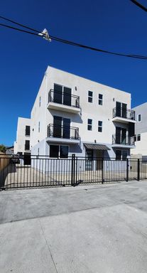 Spacious 4BR Duplex in North Hollywood – photo 1