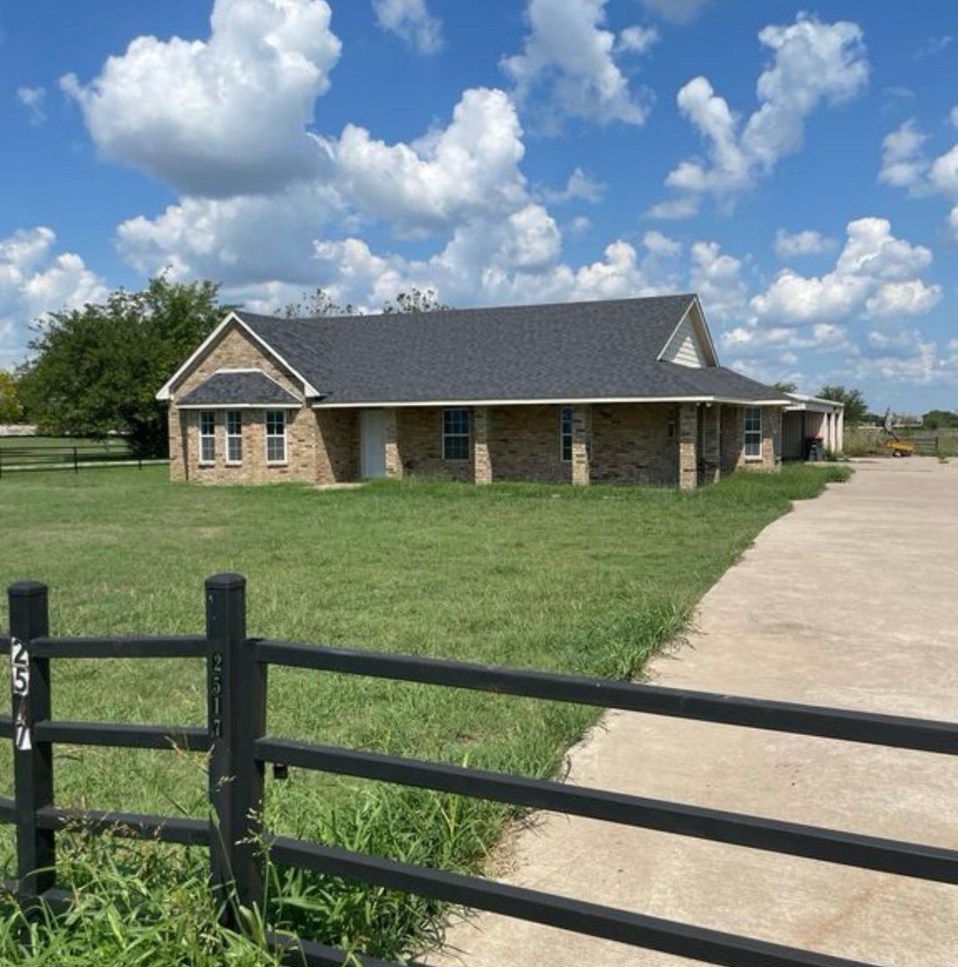 Anna House: 2517 Farm To Market Road 2862