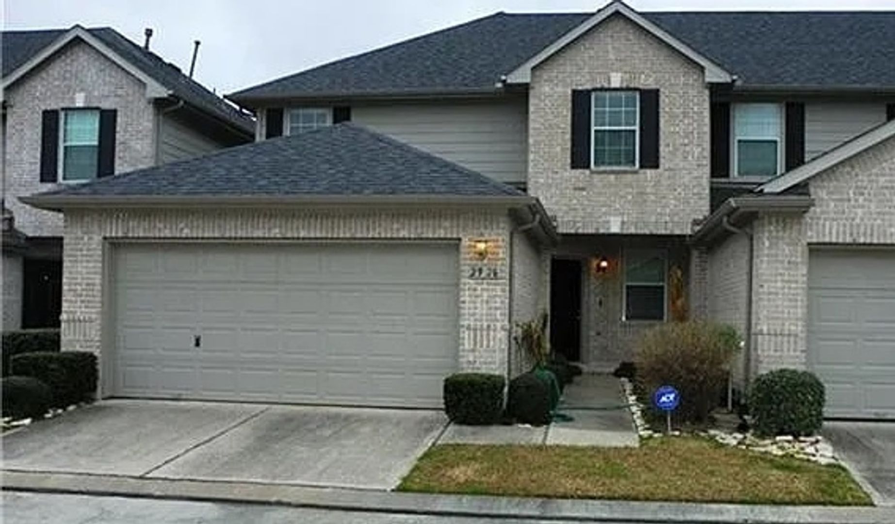 Houston Townhome: 2926 Meadowglen Cres