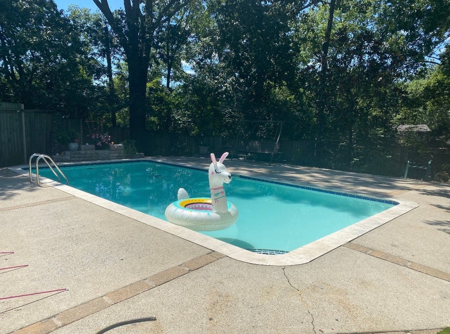 Nashville House: 615 W Meade Dr