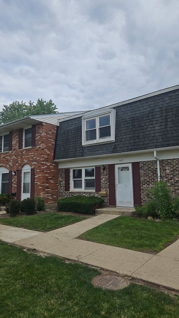 Streamwood Condo: 940 Miller Ave