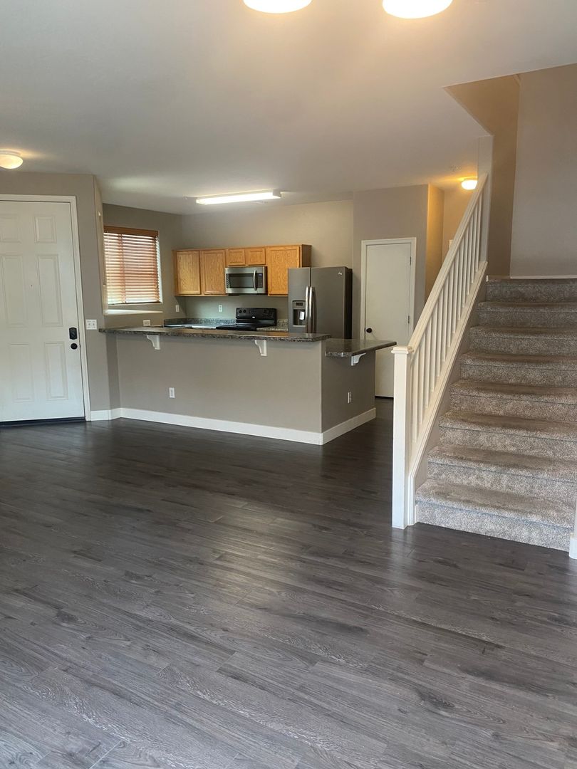 Mesa House: 1255 S Rialto