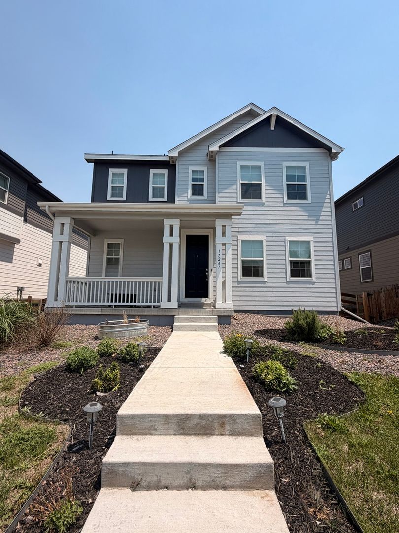 Commerce City House: 17247 Parkside Dr N