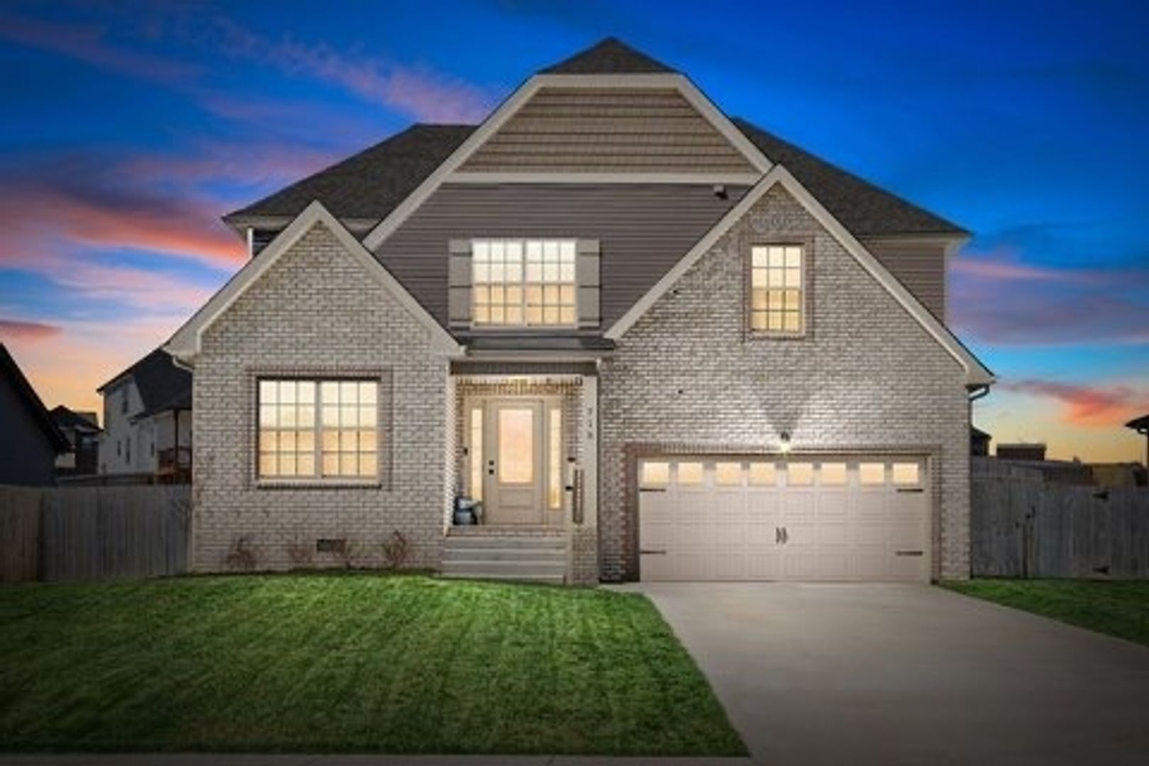 Clarksville House: 718 Banister Dr
