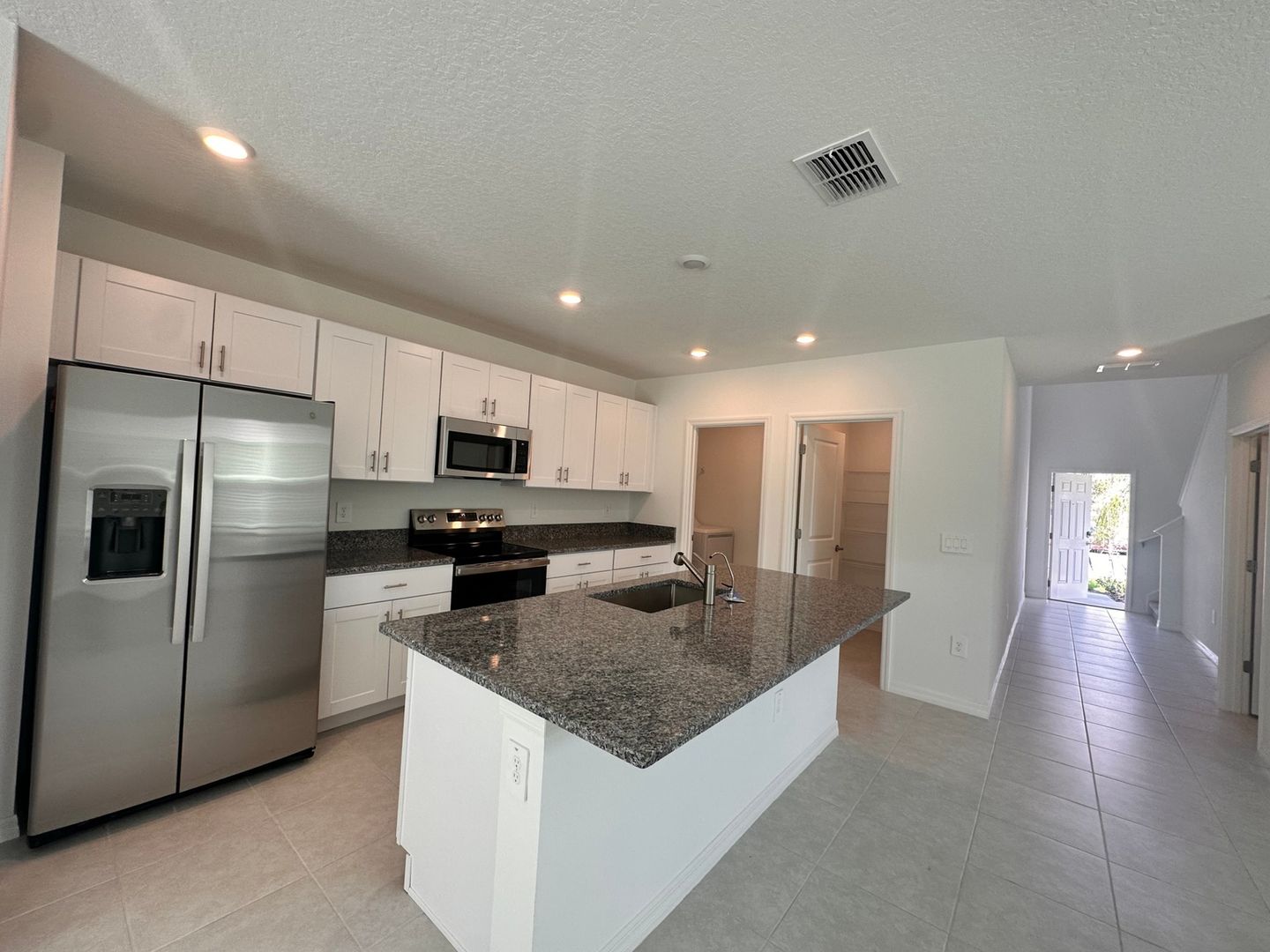 Lakeland House: 2276 Gatsby Ln