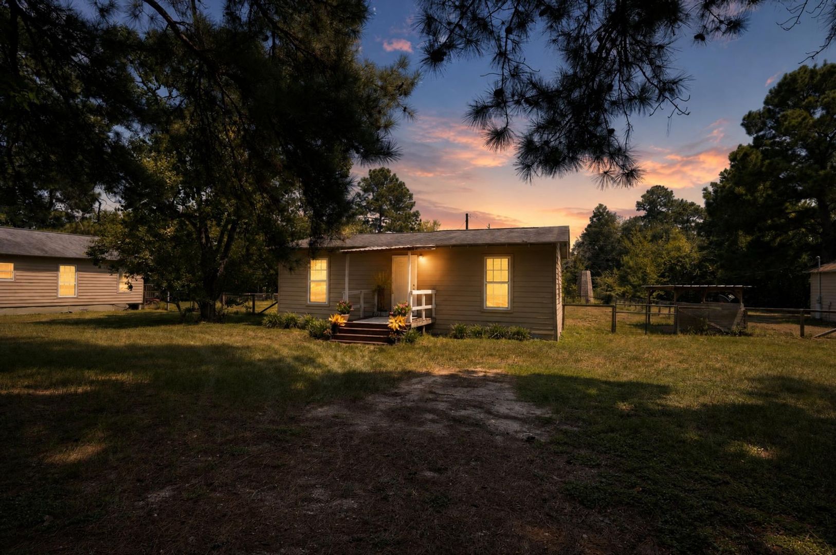 Montgomery House: 2827 Bobville Rd