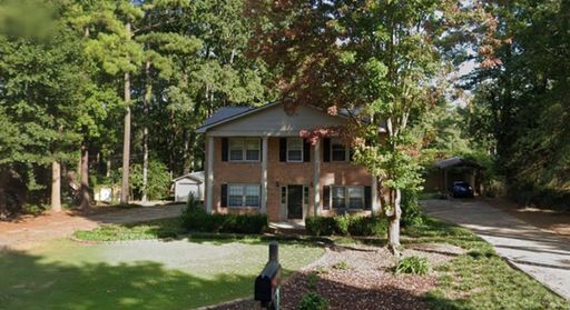 Beautiful, updated duplex in great area! Close to I-26 and I-20, Harbison shopping, dining, hospital, Sam's Club, Costco, Starbucks! New LVP floors throughout. Nice granite countertops in kitchen and bathroom! Nice yard with tons of space! – photo 1