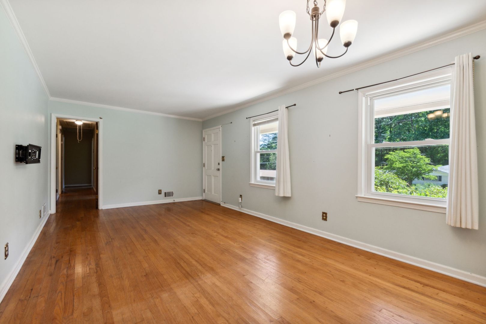Tucker House: 1876 Cameo Ct