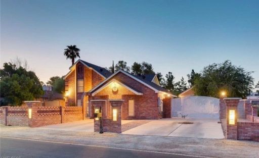 Stunning 4BR Horse Property 6 car Garage in Las Vegas – photo 1