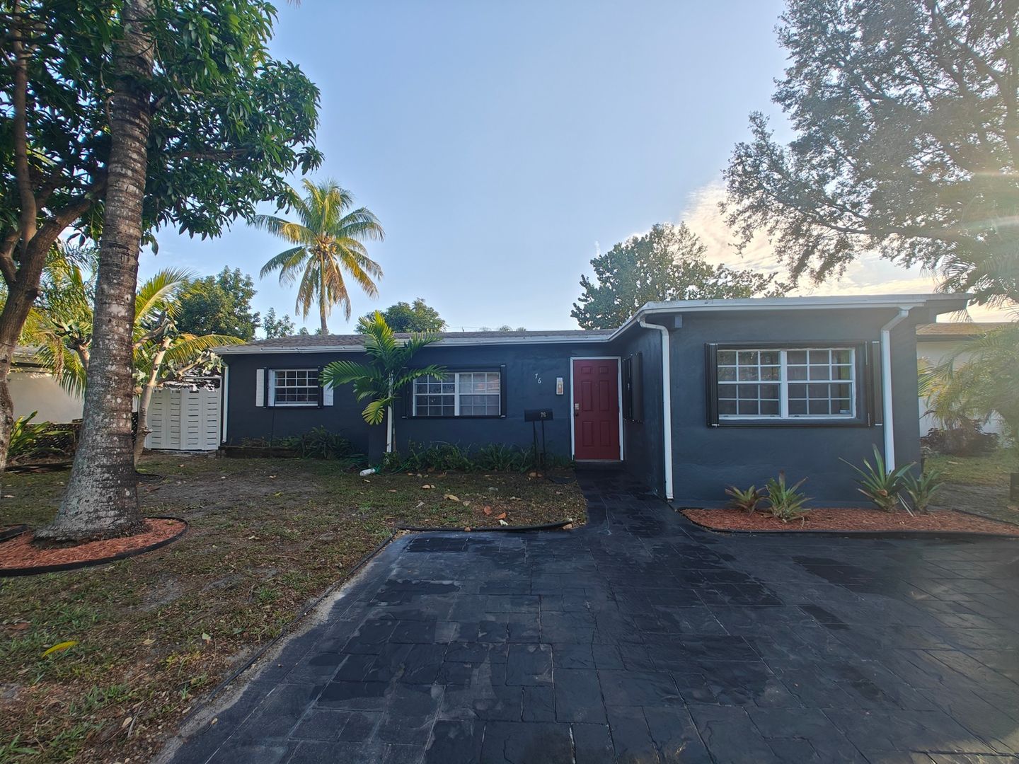 Miami House: 76 Ne 170th St