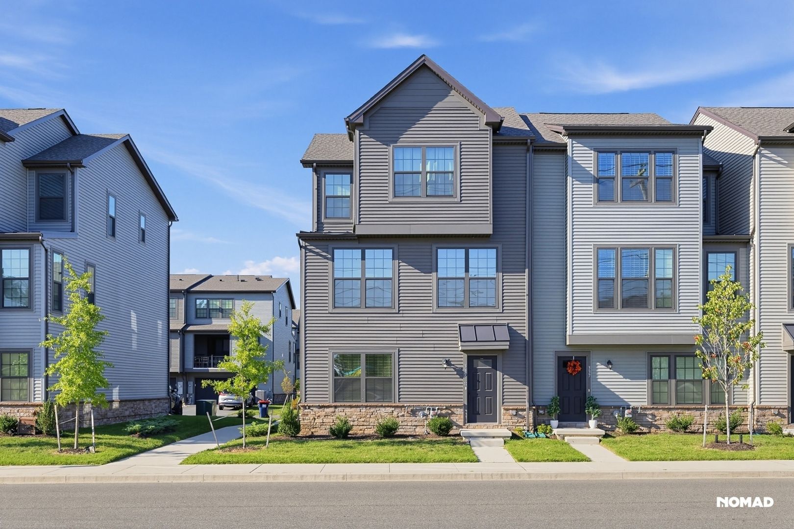 Middletown Townhome: 335 E Cochran St