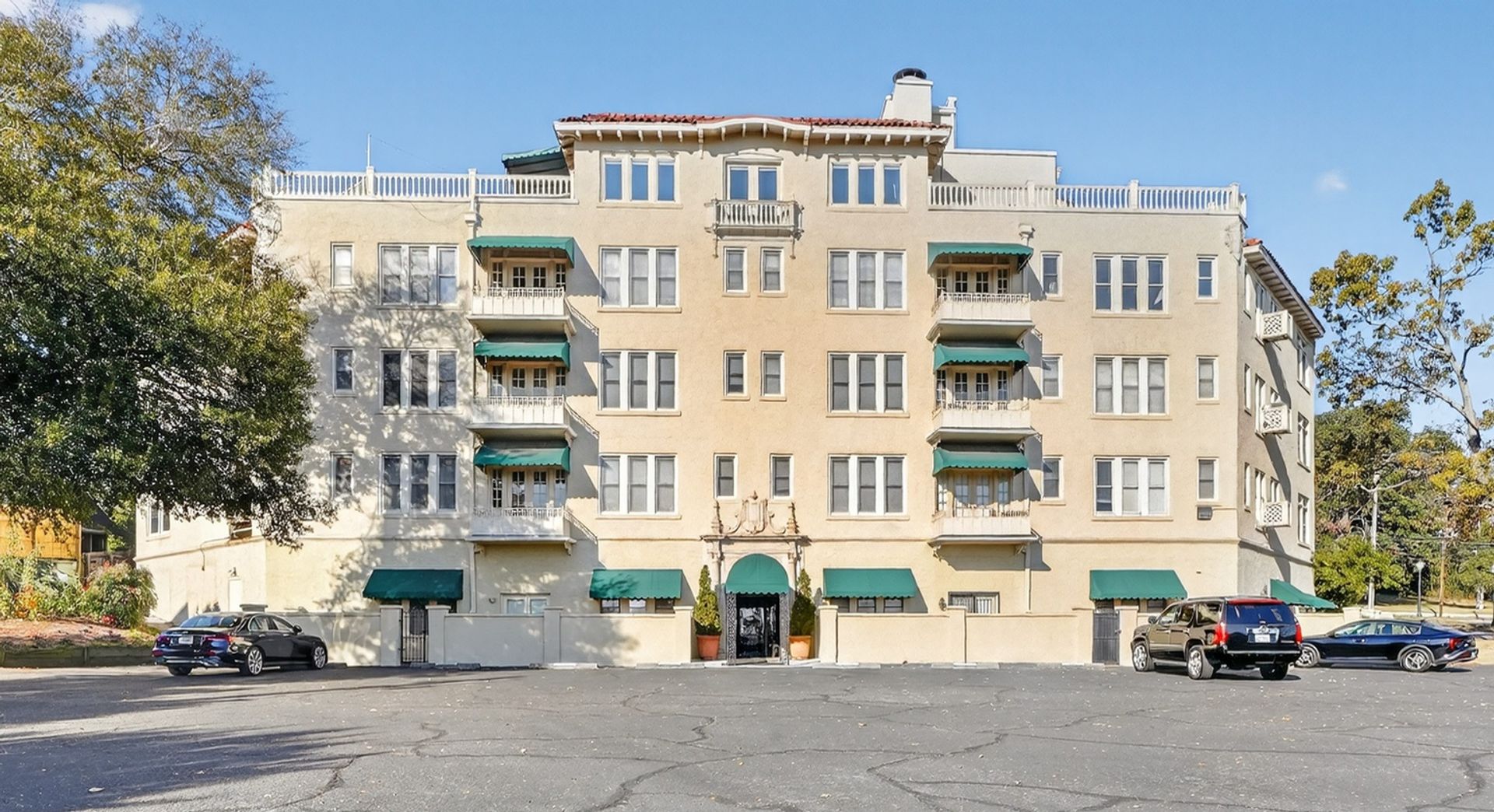 Augusta House: 2068 Walton Way