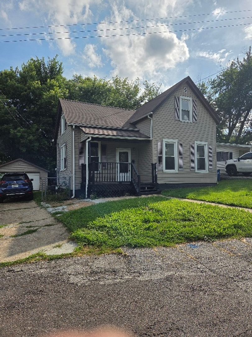 Saint Louis House: 2502 Main St