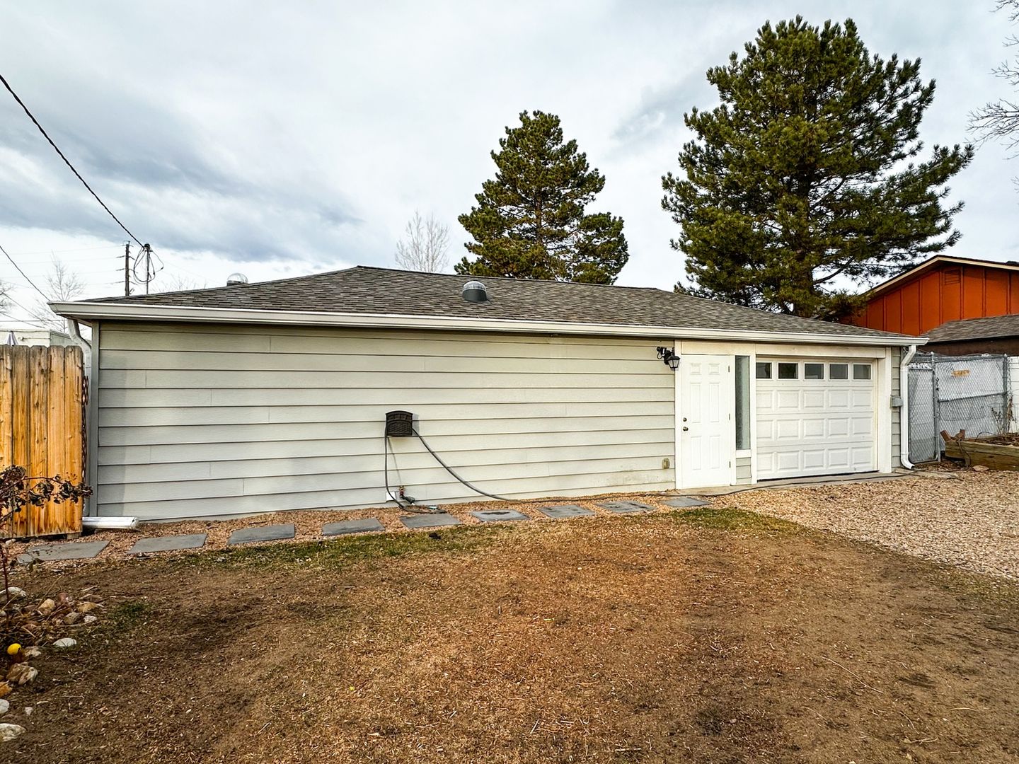 Lakewood House: 1611 Carr St