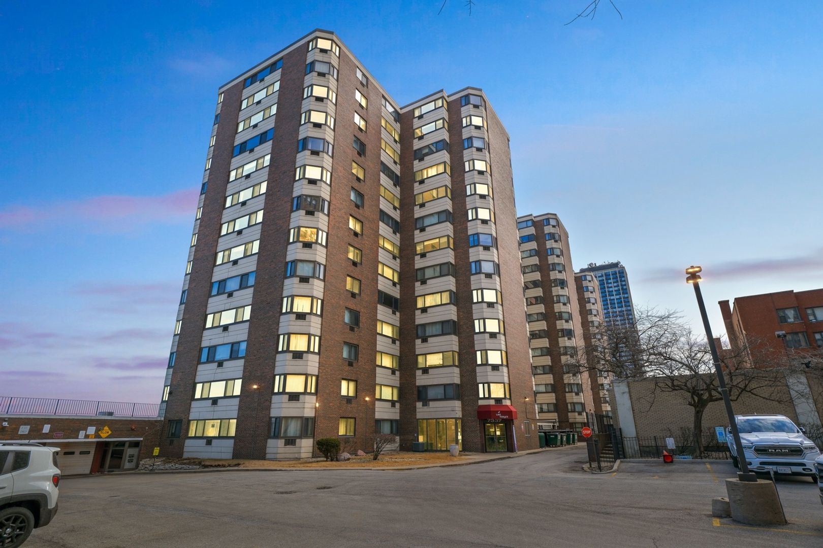 Chicago Condo: 7337 S S Shore Dr