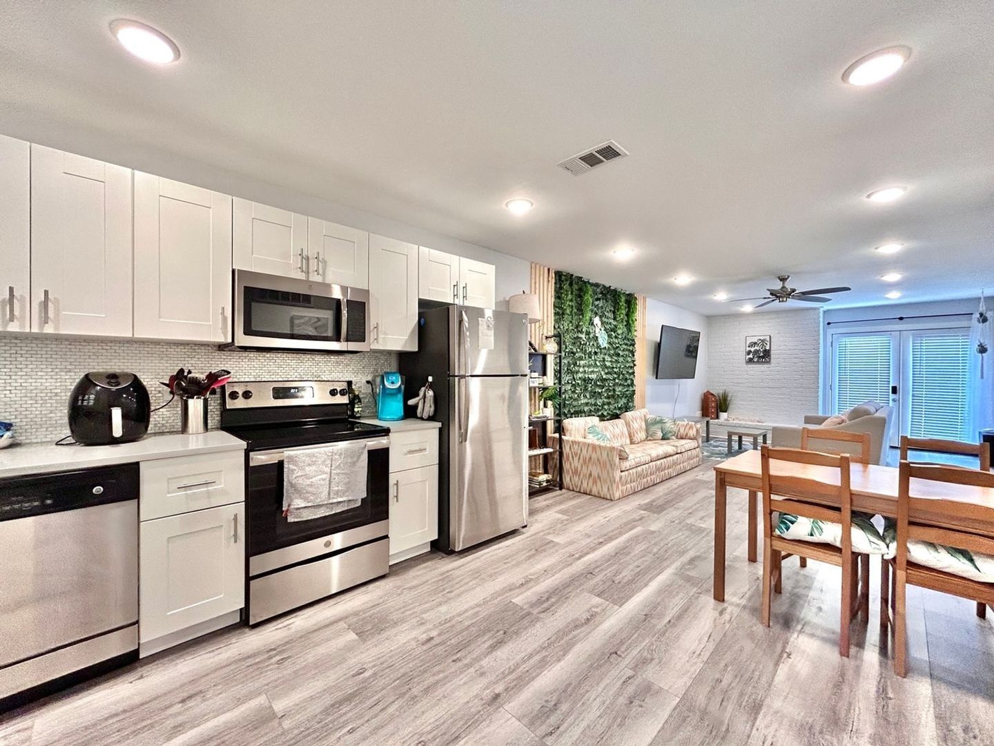 Austin Condo: 909 Reinli St