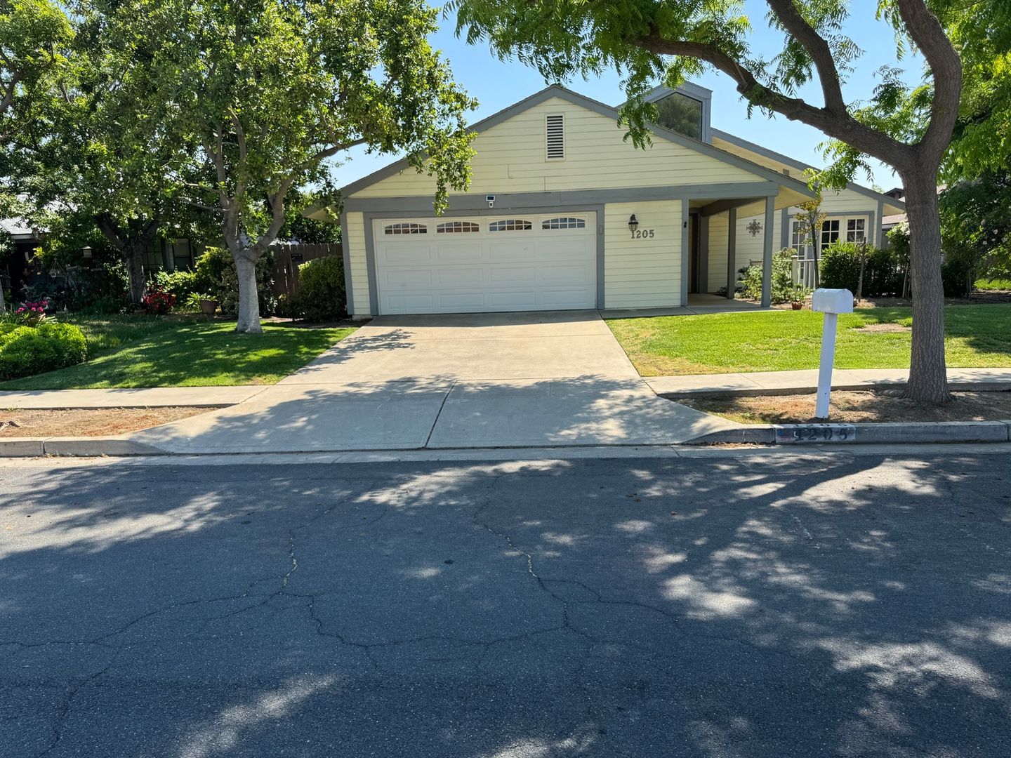 Hanford House: 1205 Dominic Way