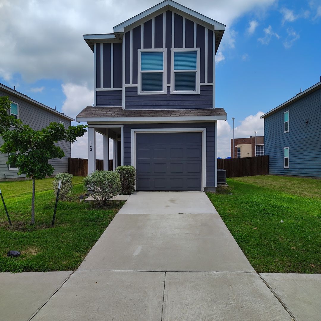 Princeton House: 142 Plumcove Dr