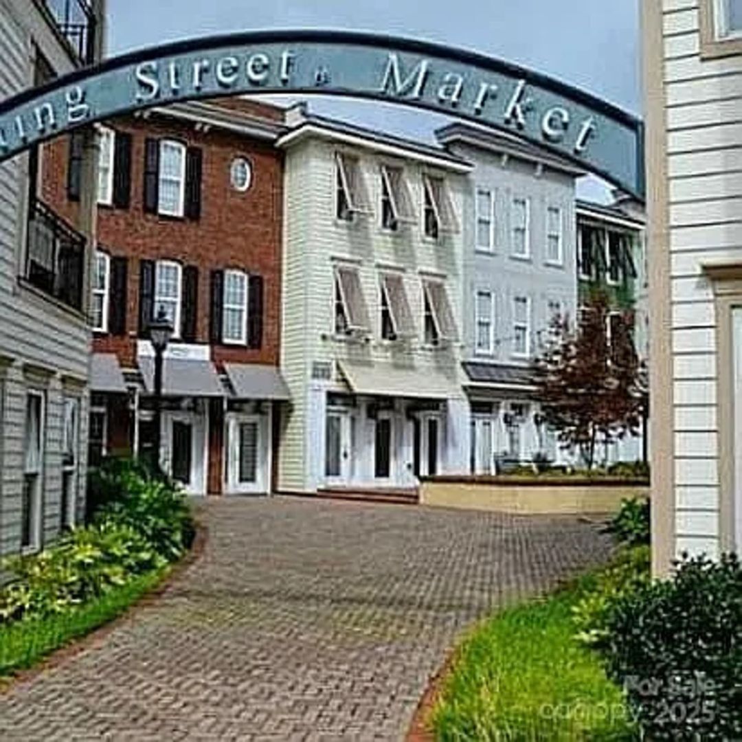 Charlotte House: 2092 Ayrsley Town Blvd