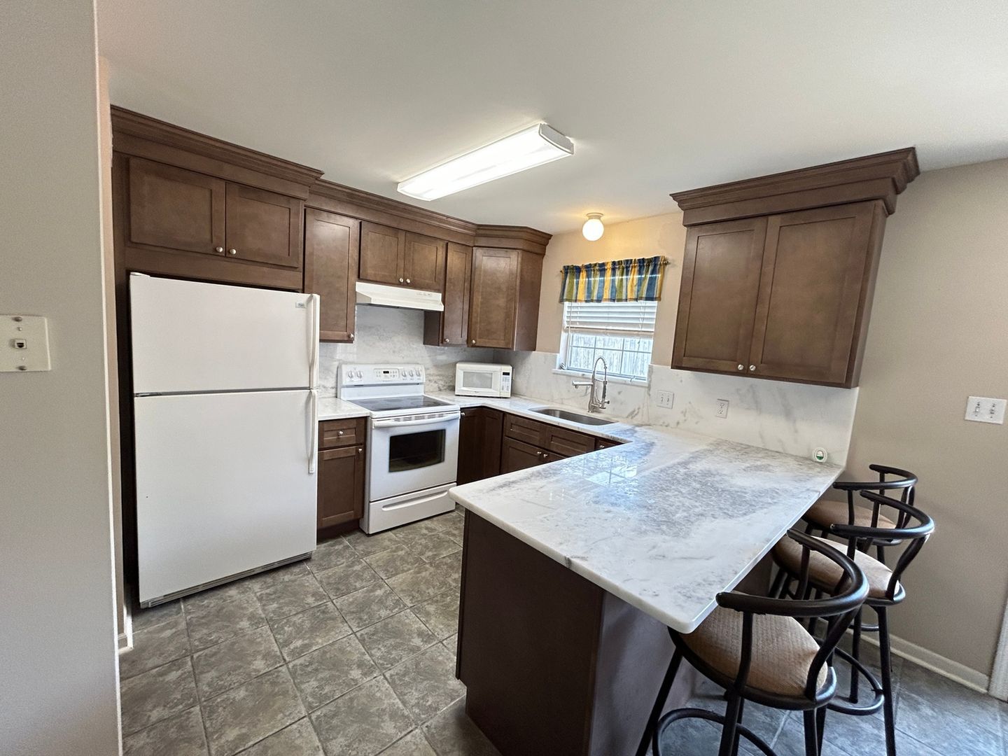 Houma Condo: 211 Greenbriar Dr