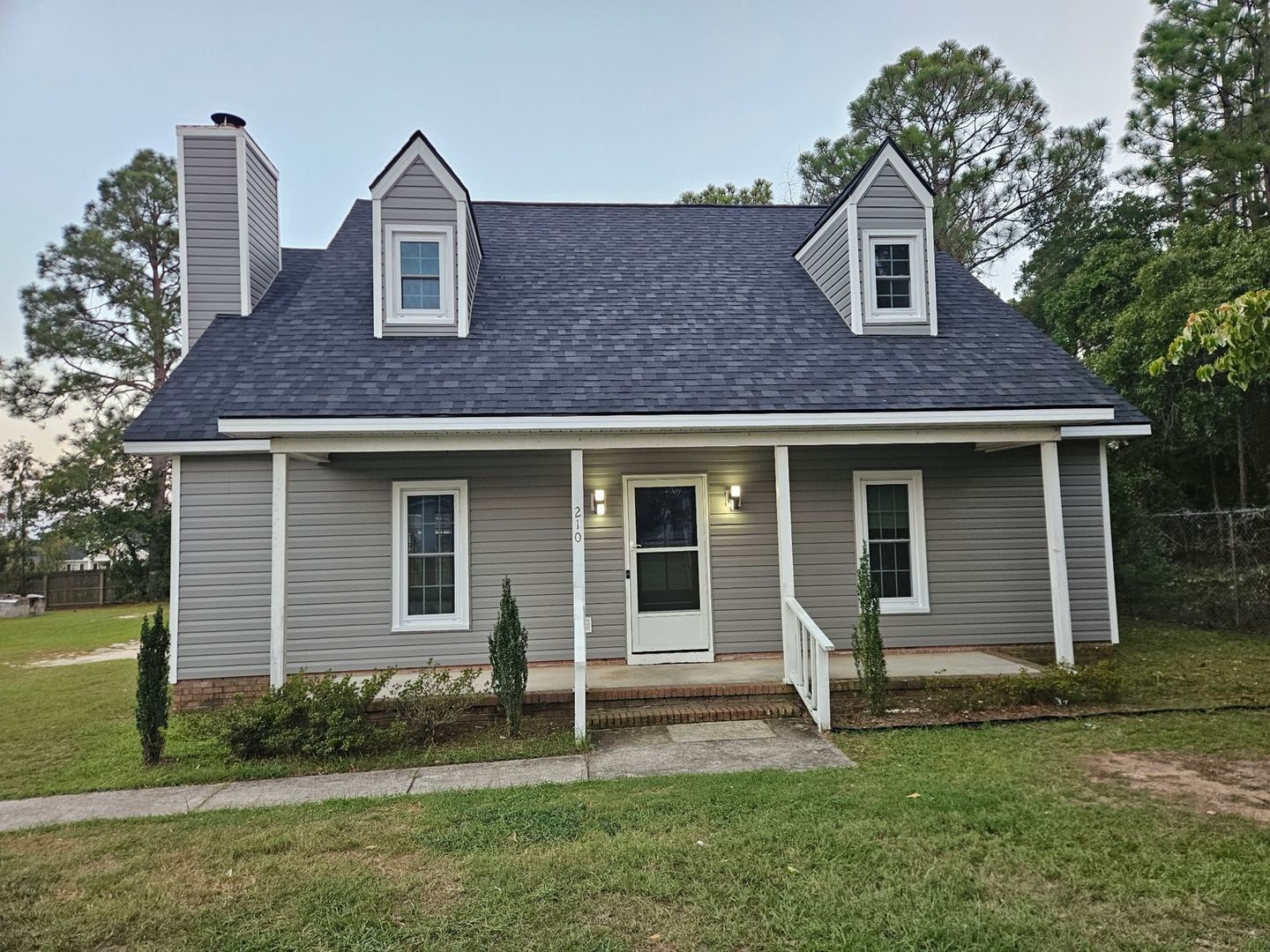 Lexington House: 210 Cuddles Ct