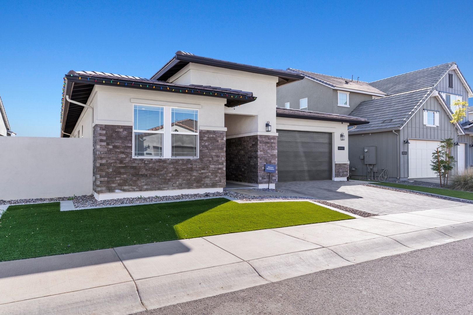 Surprise House: 10997 N Hershey St