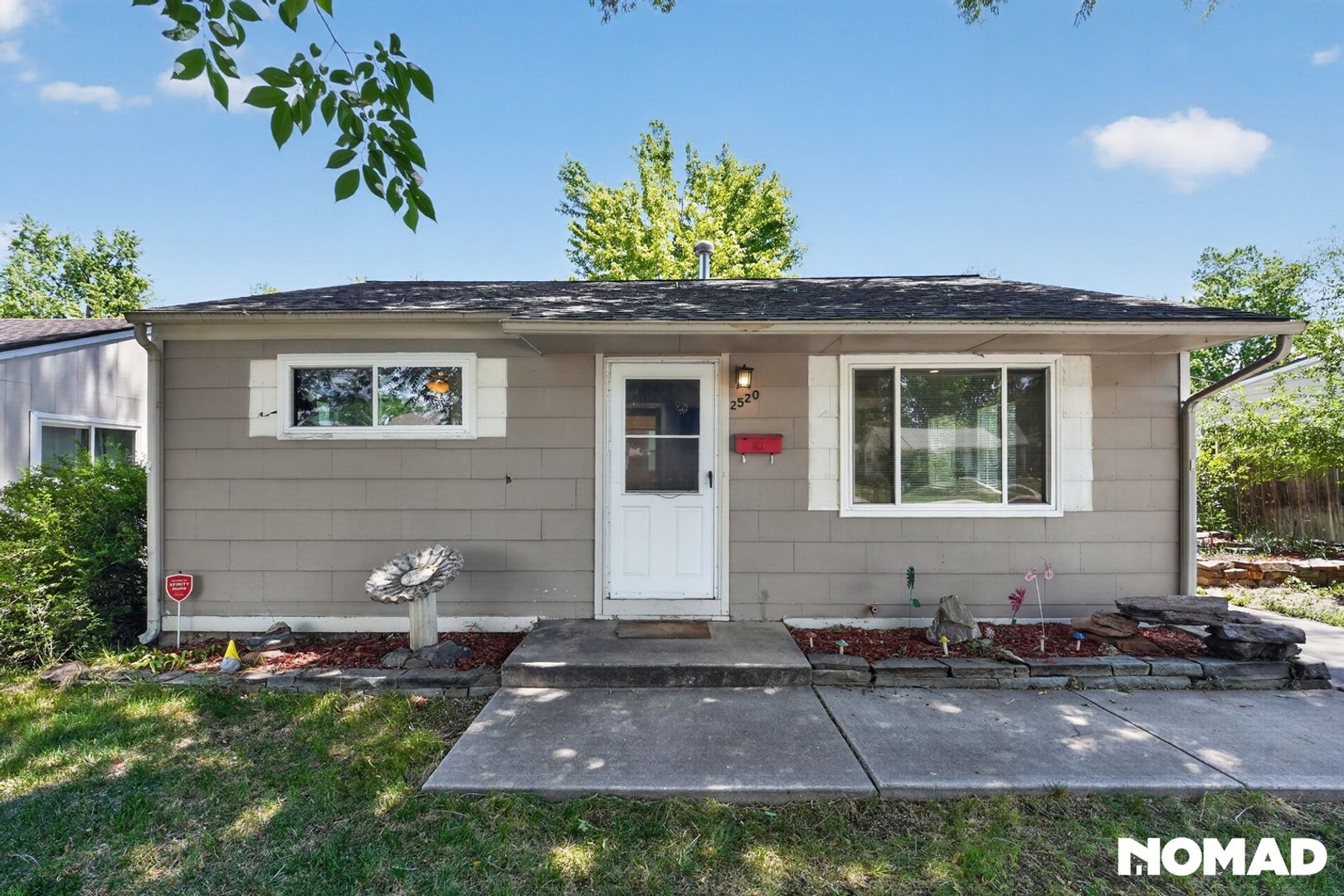 Denver House: 2520 S Knox Ct