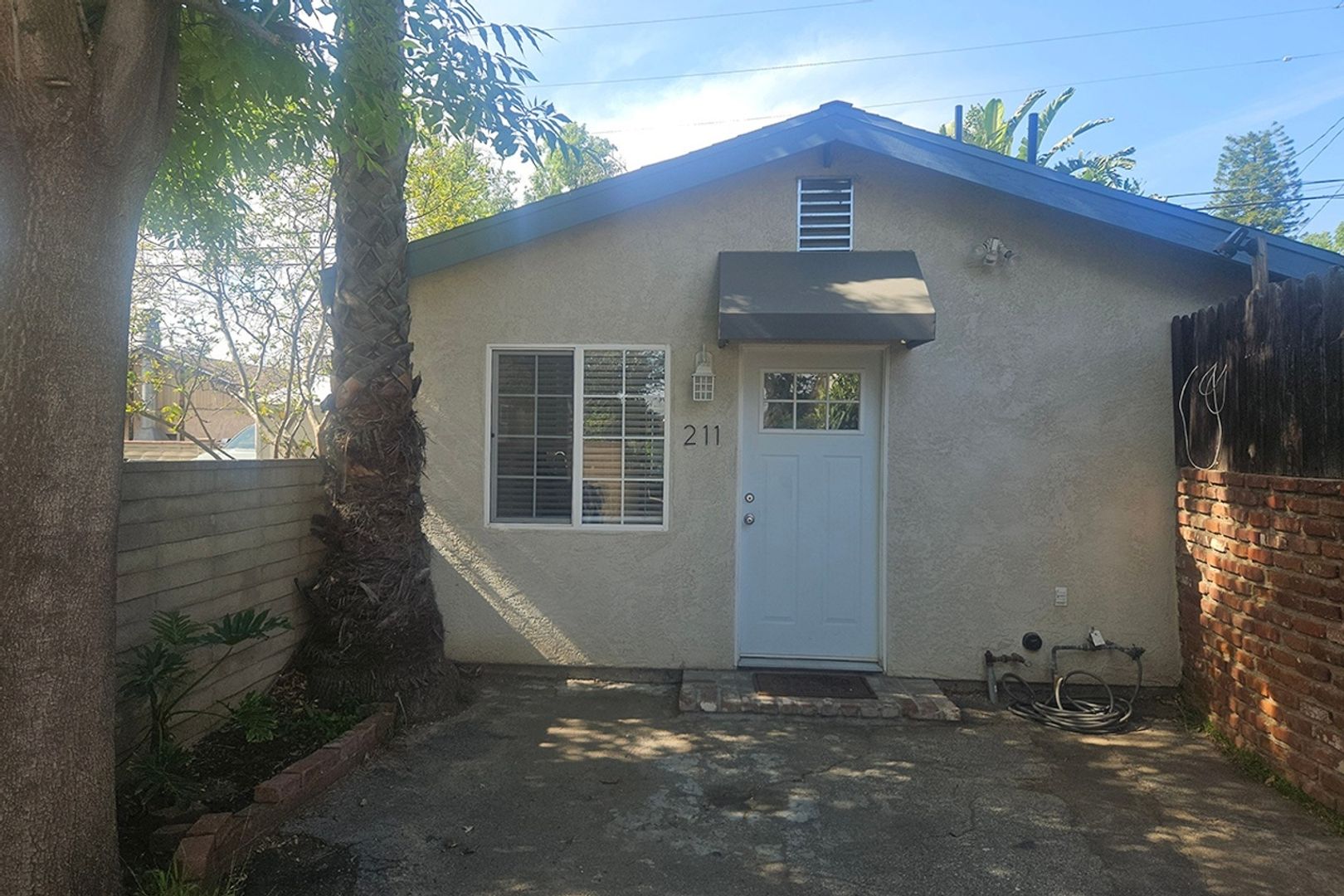 San Fernando House: 211 N Huntington St
