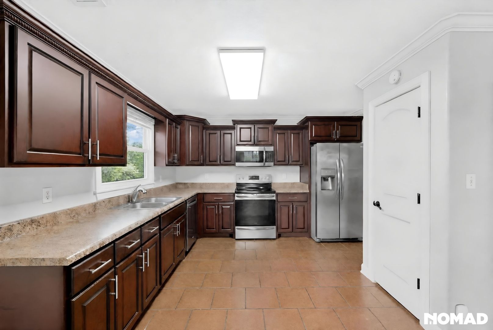 Jackson House: 82 Grove Hill Ln