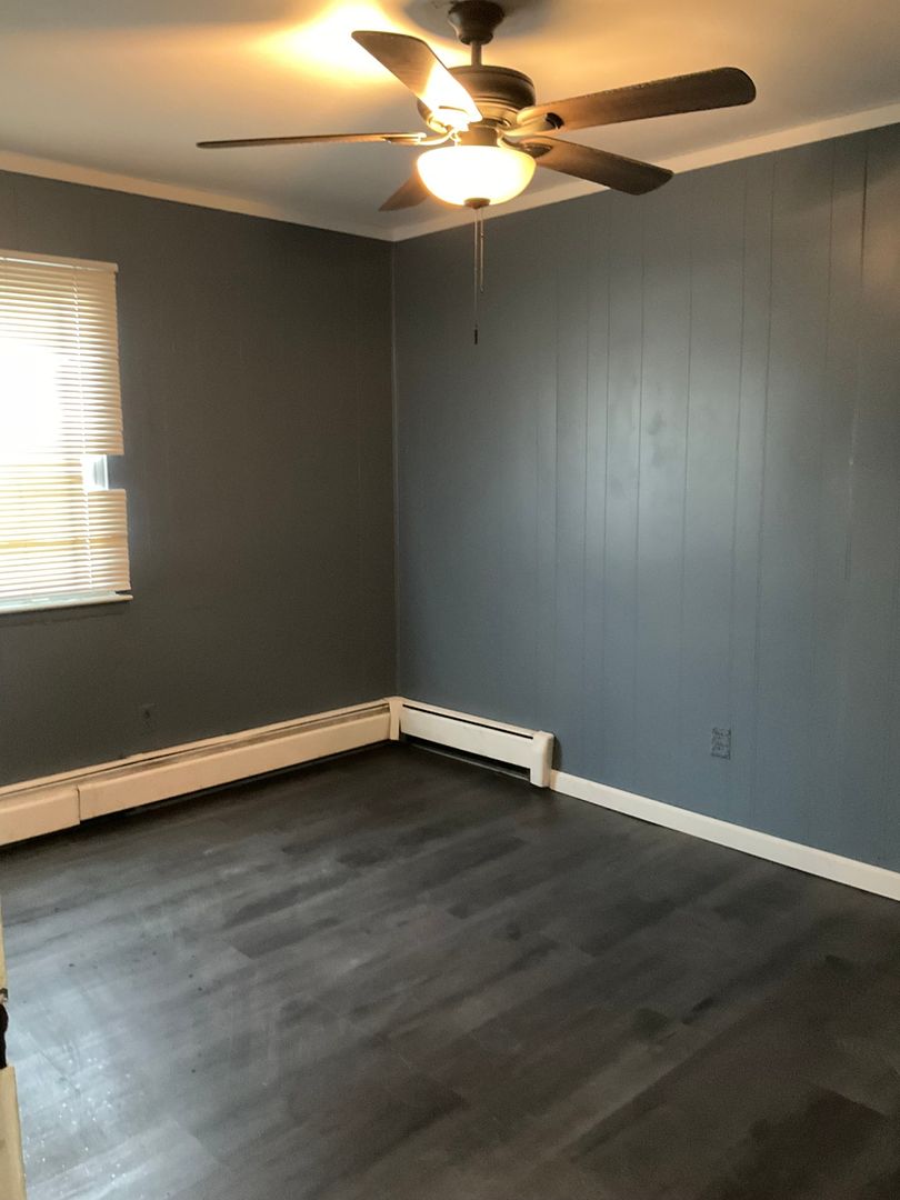 Brentwood Townhome: 1548 Islip Ave