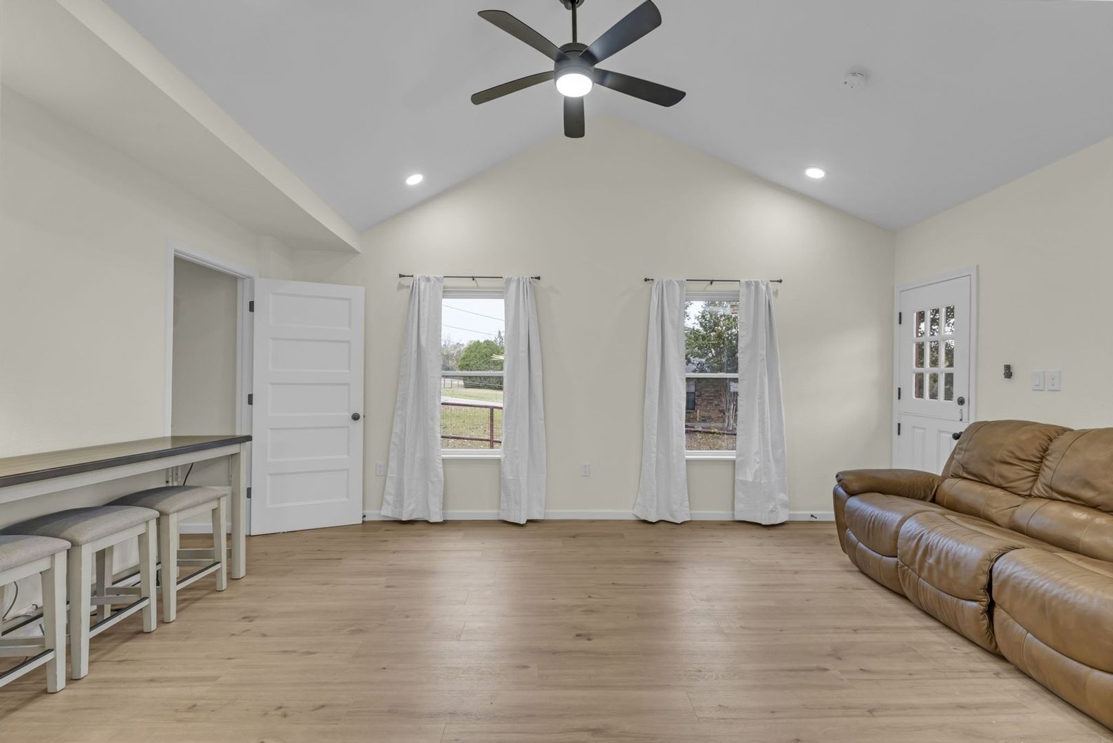 Azle House: 332 Thomas Rd