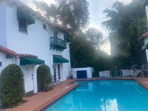 Charming Studio Condo in West Los Angeles – photo 1