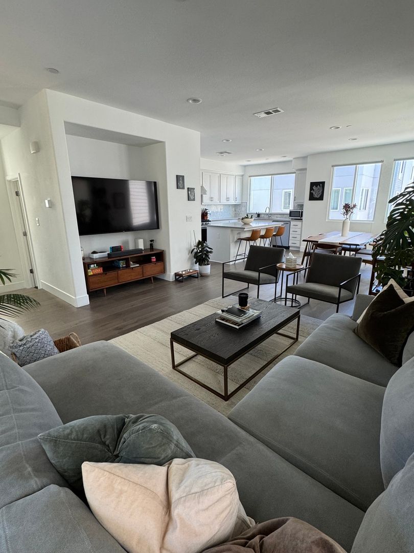 Richmond House: 892 Estuary St