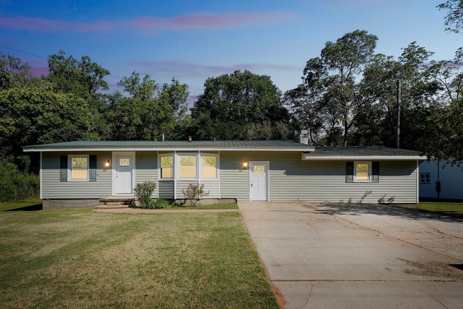 Grantville House: 309 Lagrange St