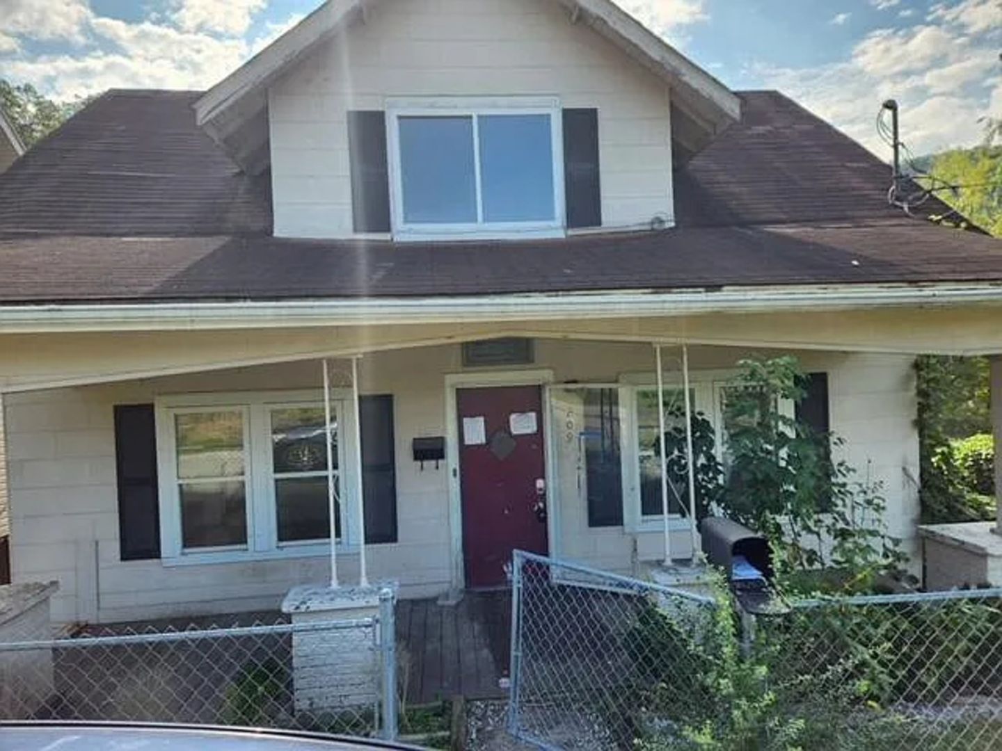 Hazard House: 209 Laurel St