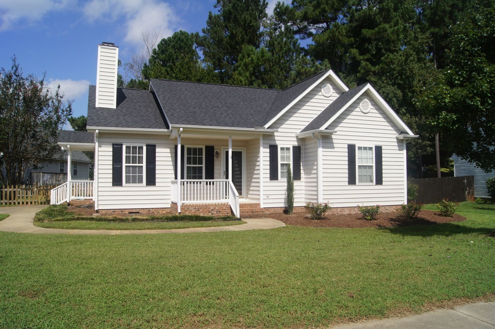 Holly Springs House: 301 Stargate Rd