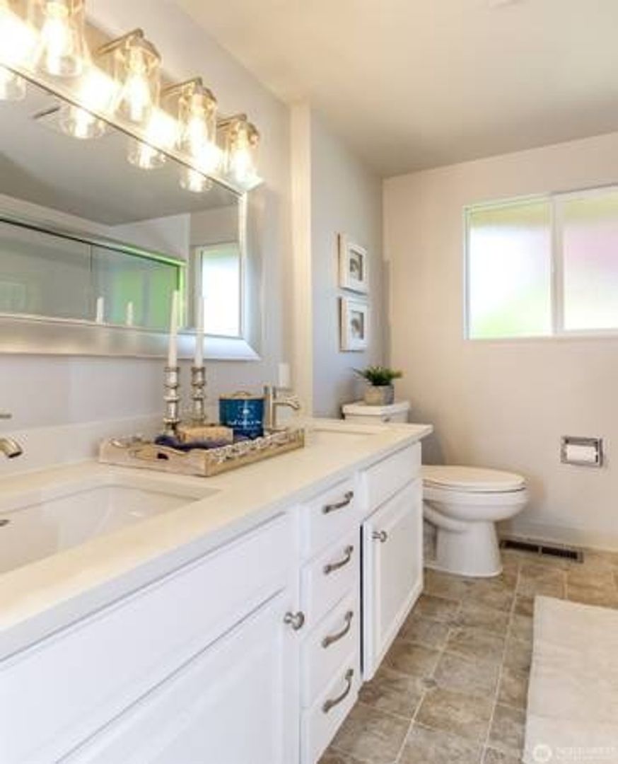 Federal Way House: 30240 7th Ave S