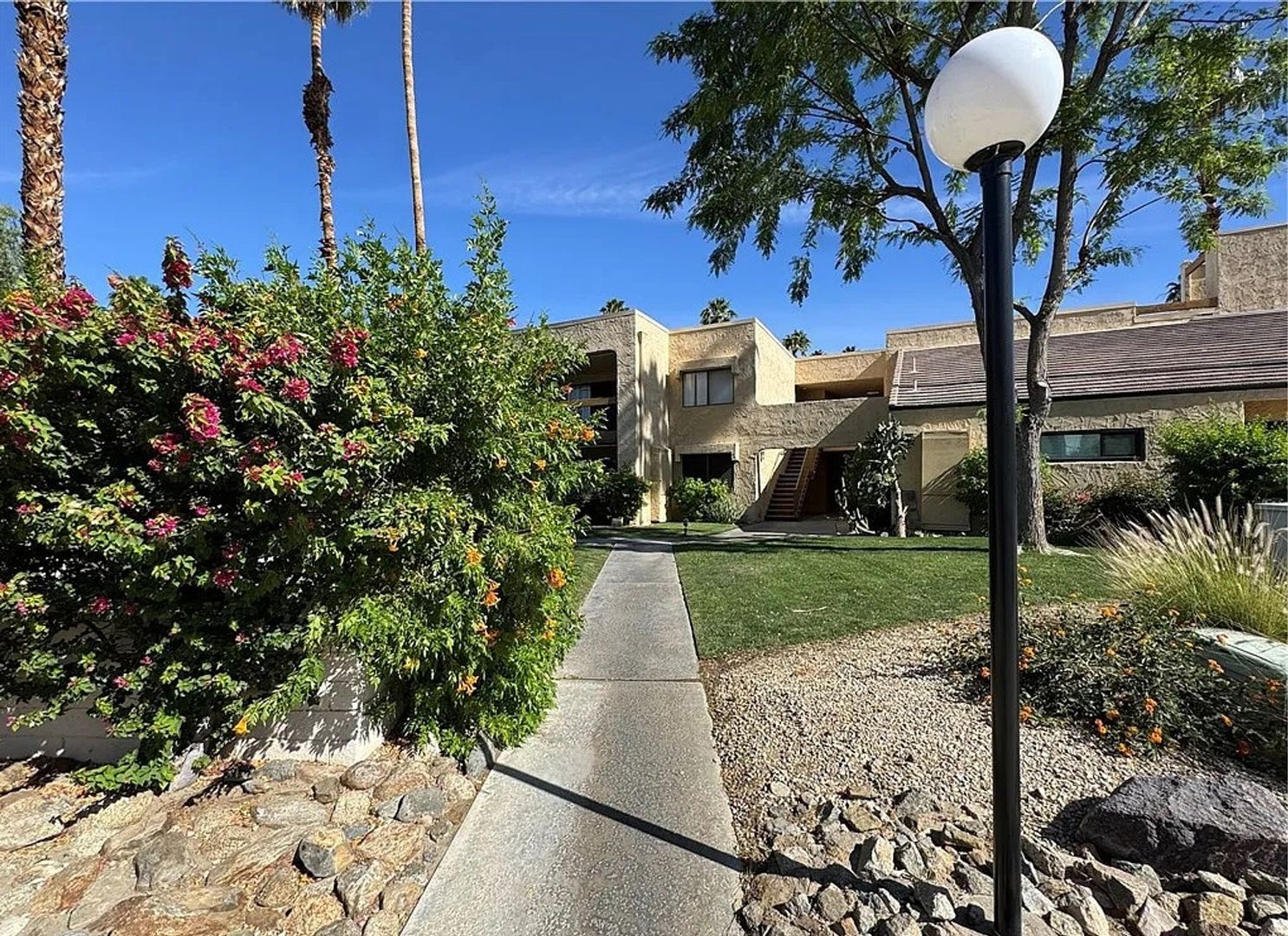 Palm Springs Condo: 5300 E Waverly Dr