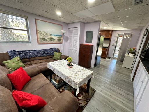 Furnished 1BR in Parkside with Private Yard & Lanai – photo 1