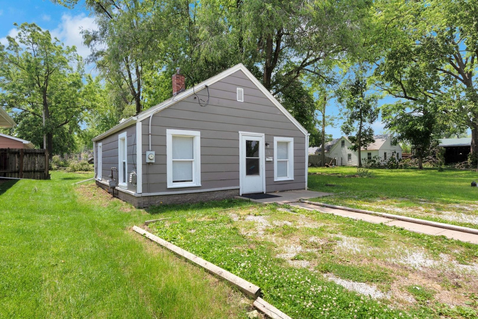 East Moline House: 338 29th Ave