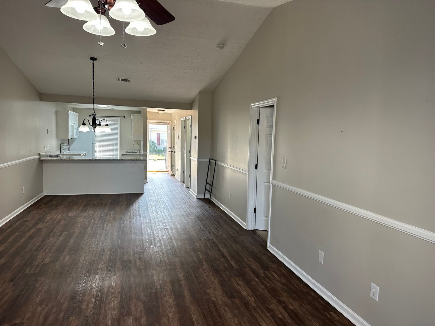 Columbia Townhome: 403 Regency Park Dr