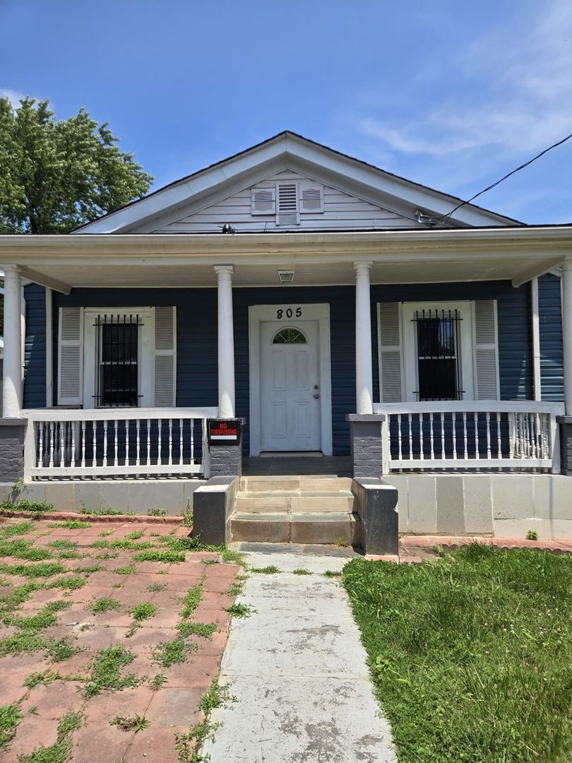Fairmount Heights House: 805 Eastern Ave