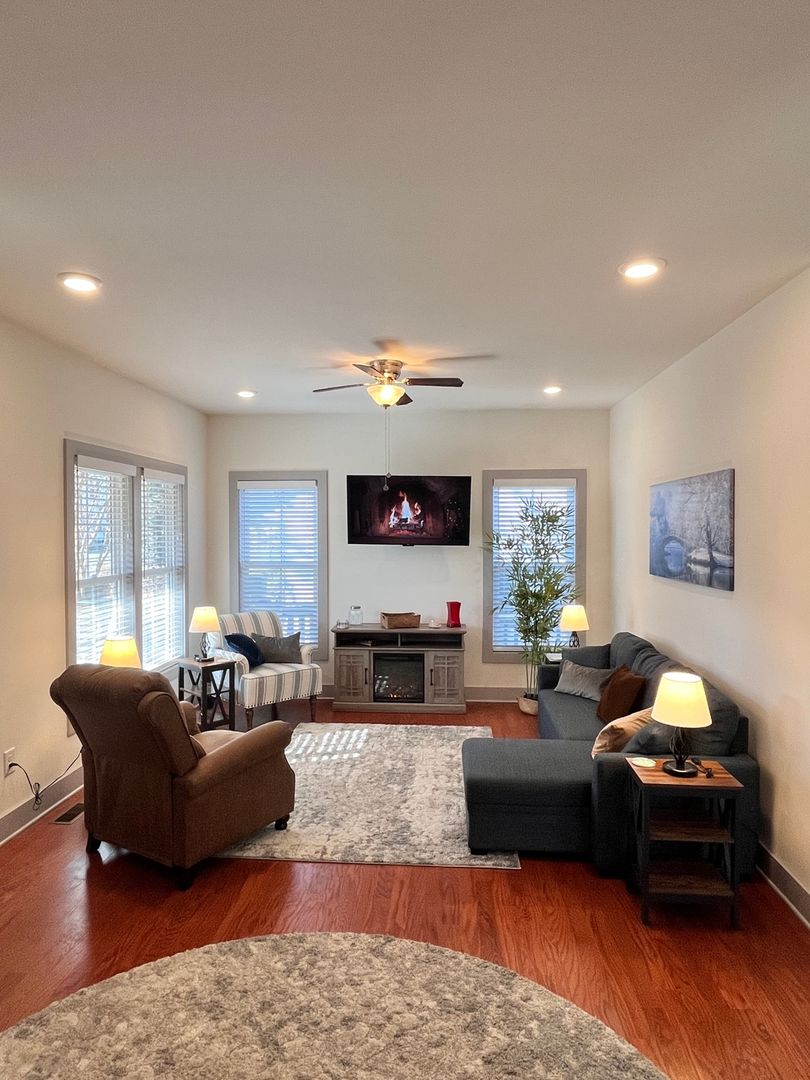 Nashville House: 420 Veritas St